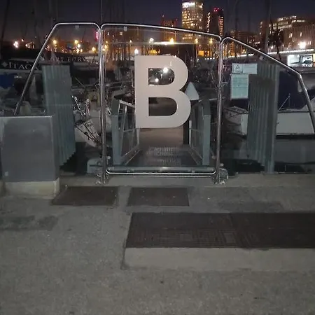 Barco El Viento Hotel Sant Adria de Besos Buitenkant foto